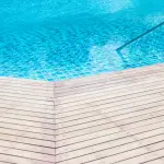 Acqua piscina torbida: l’importanza di usare il flocculante