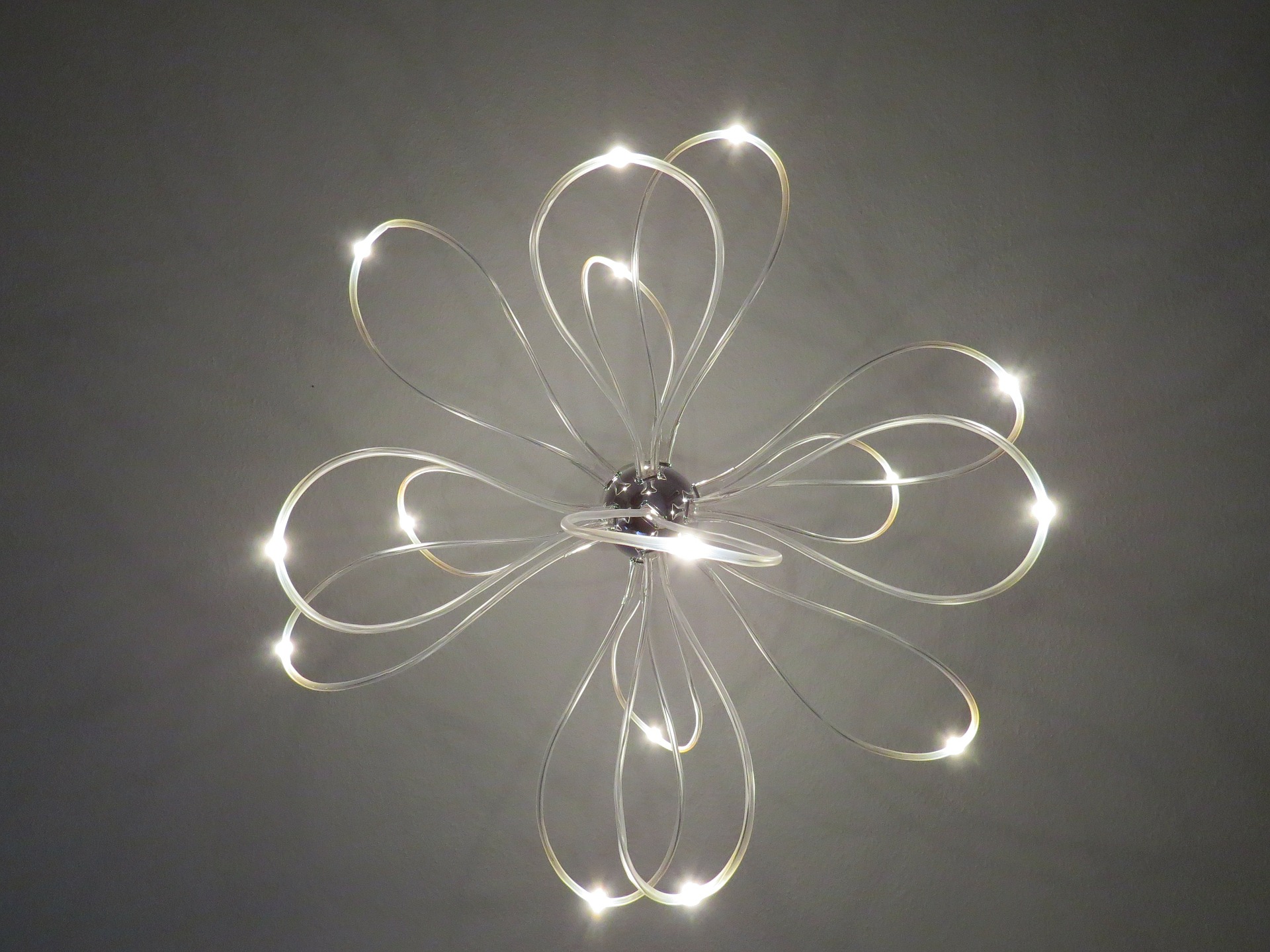 Fantasia, design ed una forte connotazione ambientale: in commercio le nuove strisce LED