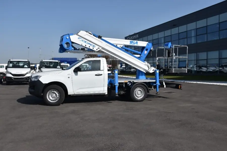 Pick up con cestello : i vantaggi per l'installazione di pannelli solari