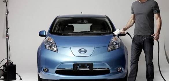Le auto elettriche fanno risparmiare 900 euro all’anno