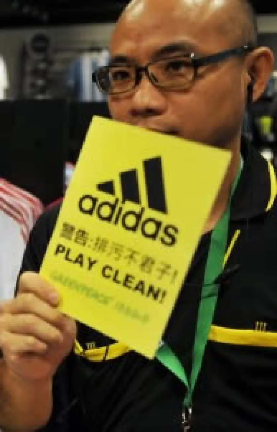 Allarme Greenpeace: gli abiti di alcune note aziende sono tossici