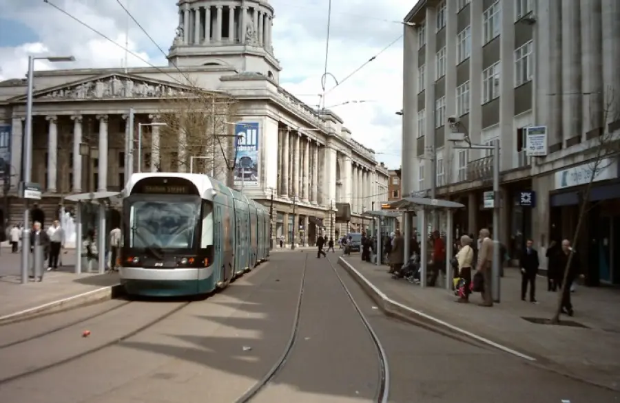 Nottingham citta modello: tram elettrici e piste ciclabili