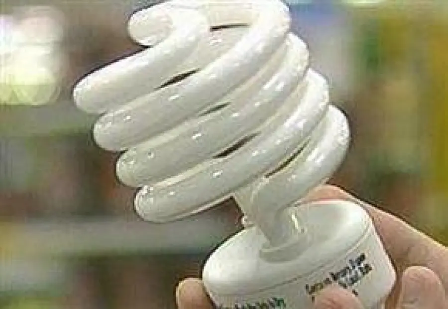 SALUTE. Lampade a risparmio energetico: tenersi a 30 centimetri di distanza