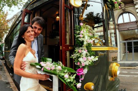 Matrimonio ecologico: il tram al posto dell’auto