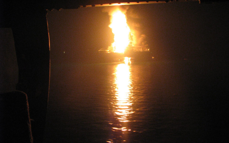 U.S.A.: espolode piattaforma petrolifera